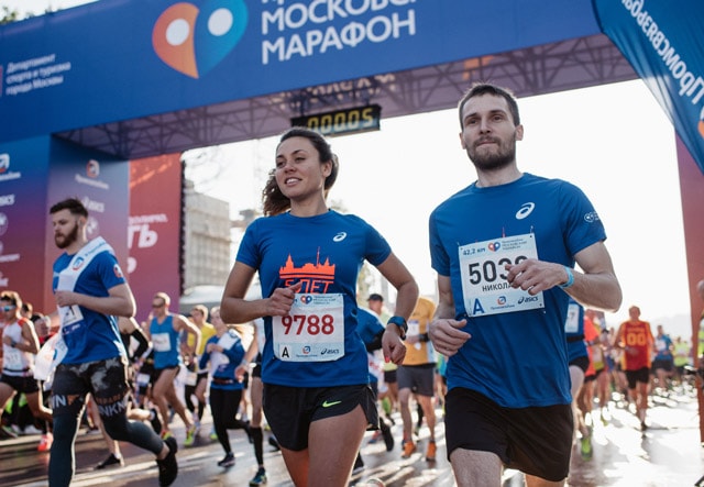 Какую дистанцию и за сколько пробегают современные марафонцы?